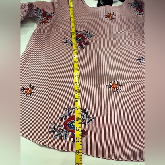 NINE WEST Red and white stripe with embroidered floral design top size L - Picture 14 of 14